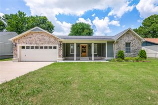 1702 SW D Street, Bentonville, AR 72712