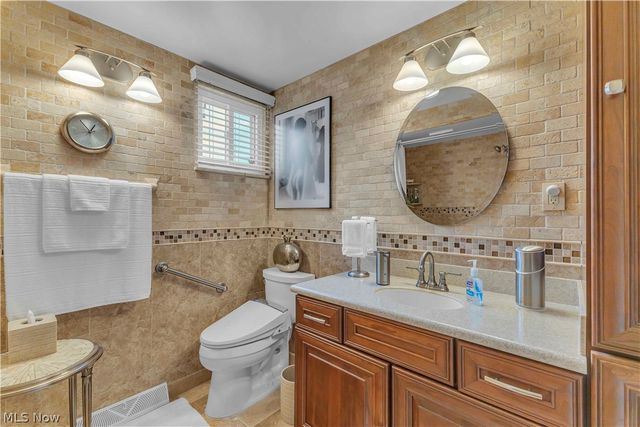 4430 Bentley Drive, North Olmsted, OH 44070