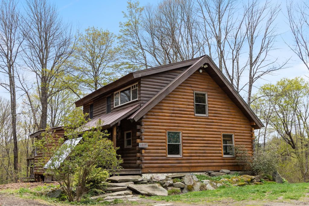1899 Rousseau Road, Royalton, VT 05068
