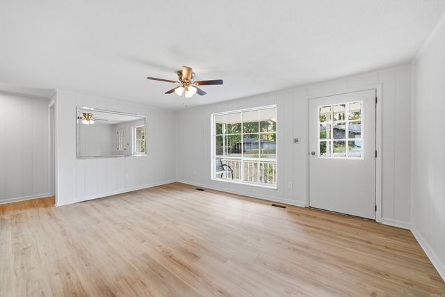 1121 Scenic Way, Benton, AR 72015
