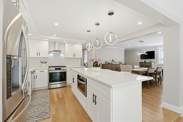 8 Woodbury Ave, Saugus, MA 01906