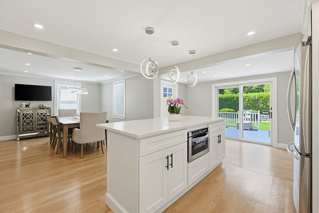 8 Woodbury Ave, Saugus, MA 01906