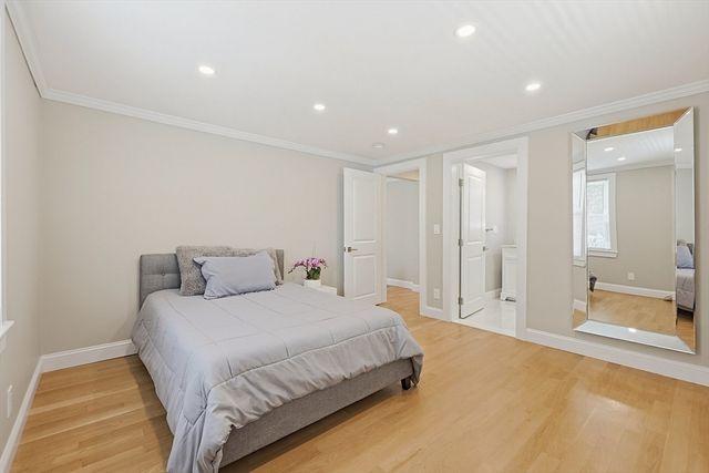 8 Woodbury Ave, Saugus, MA 01906