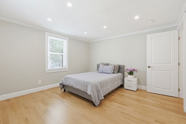 8 Woodbury Ave, Saugus, MA 01906