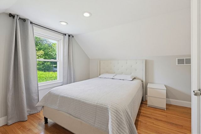 8 Woodbury Ave, Saugus, MA 01906