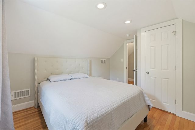 8 Woodbury Ave, Saugus, MA 01906