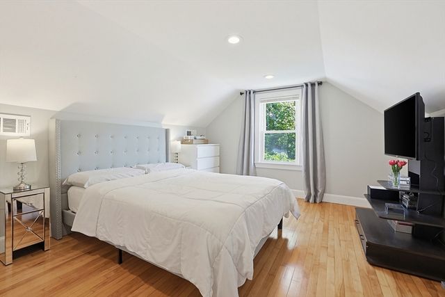 8 Woodbury Ave, Saugus, MA 01906