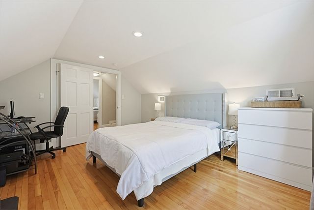 8 Woodbury Ave, Saugus, MA 01906