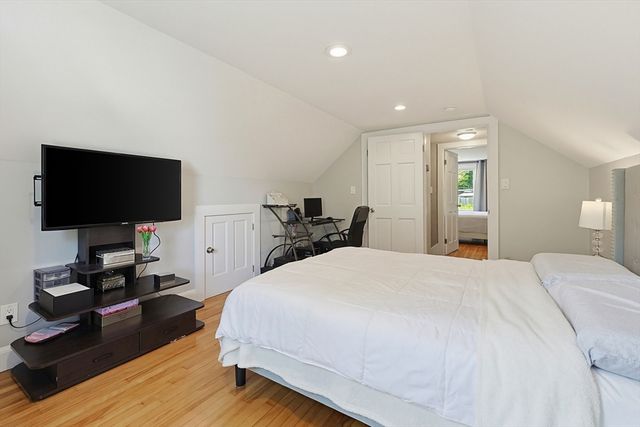 8 Woodbury Ave, Saugus, MA 01906
