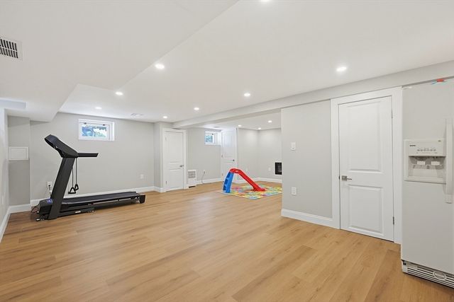 8 Woodbury Ave, Saugus, MA 01906