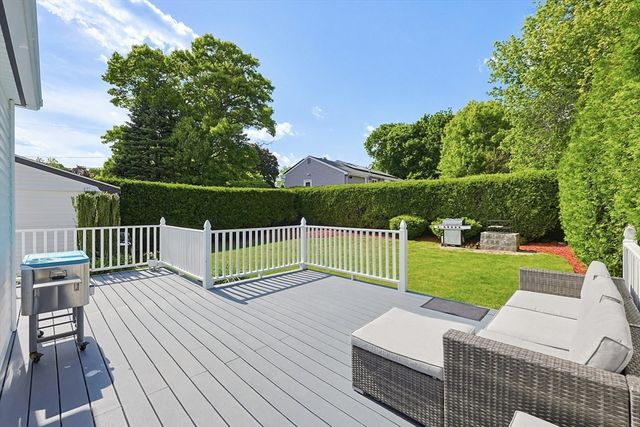 8 Woodbury Ave, Saugus, MA 01906