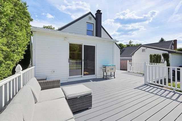 8 Woodbury Ave, Saugus, MA 01906