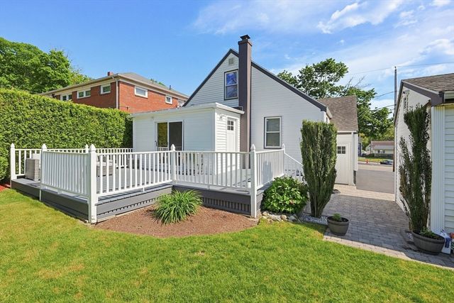 8 Woodbury Ave, Saugus, MA 01906