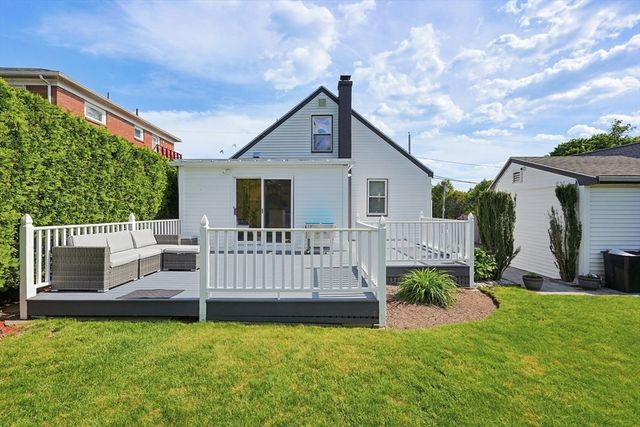 8 Woodbury Ave, Saugus, MA 01906