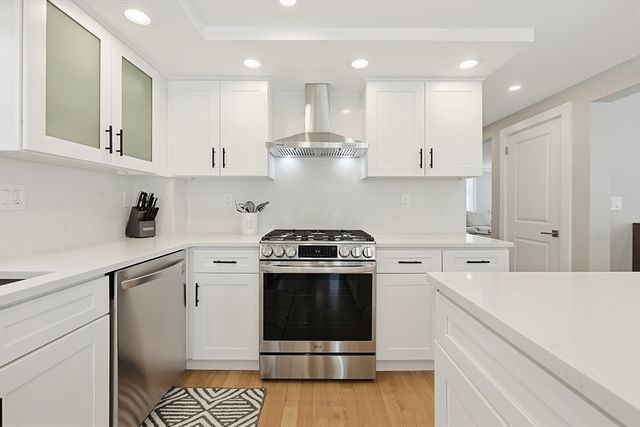 8 Woodbury Ave, Saugus, MA 01906