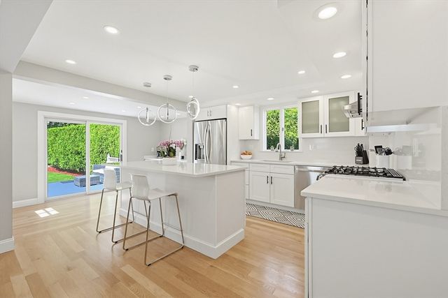 8 Woodbury Ave, Saugus, MA 01906