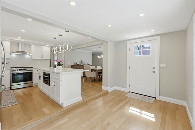 8 Woodbury Ave, Saugus, MA 01906