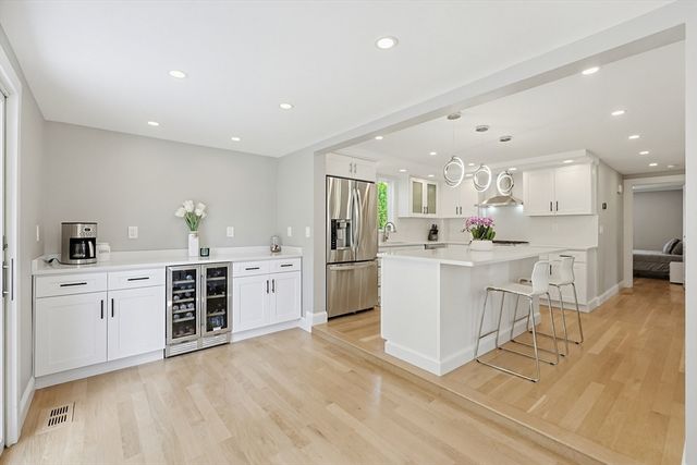 8 Woodbury Ave, Saugus, MA 01906