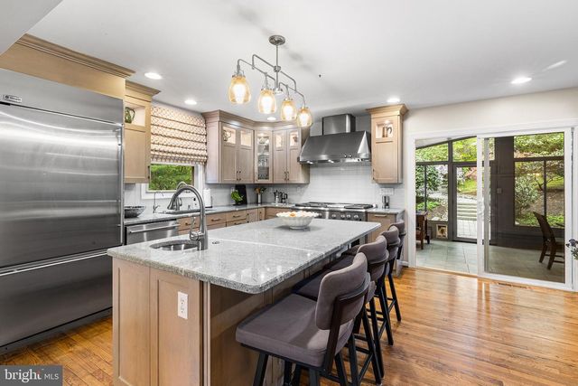 2114 GREENBRIER DR, Villanova, PA 19085