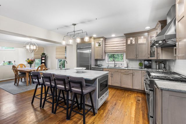 2114 GREENBRIER DR, Villanova, PA 19085