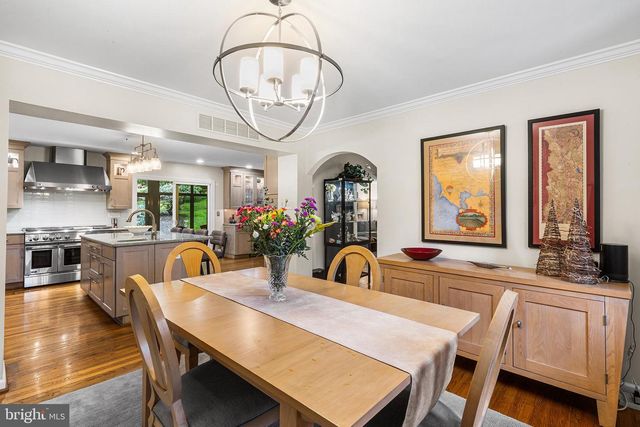 2114 GREENBRIER DR, Villanova, PA 19085