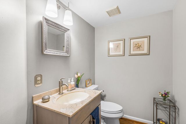 2114 GREENBRIER DR, Villanova, PA 19085
