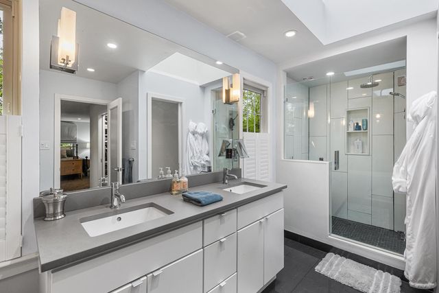 2114 GREENBRIER DR, Villanova, PA 19085