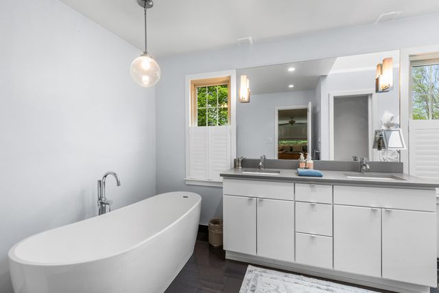 2114 GREENBRIER DR, Villanova, PA 19085