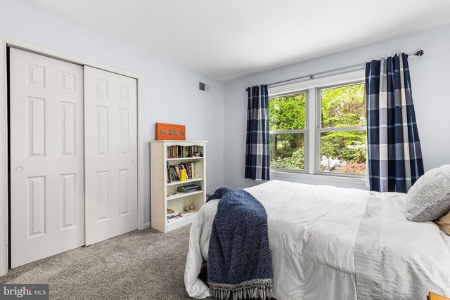 2114 GREENBRIER DR, Villanova, PA 19085