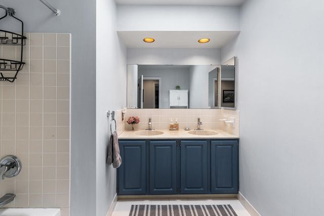 2114 GREENBRIER DR, Villanova, PA 19085
