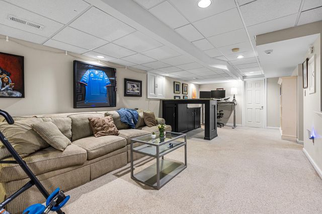 2114 GREENBRIER DR, Villanova, PA 19085