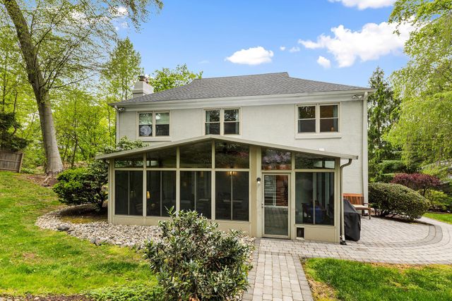 2114 GREENBRIER DR, Villanova, PA 19085