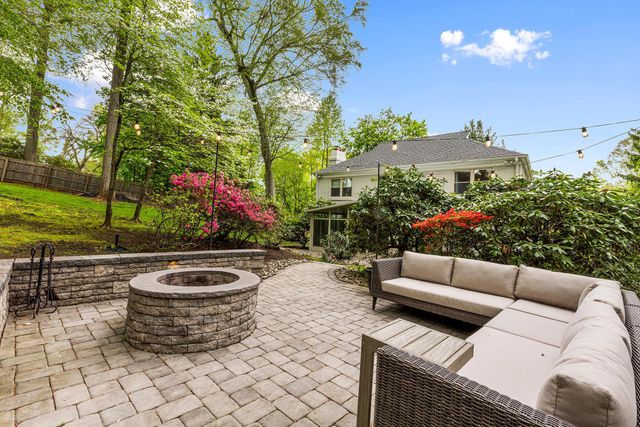 2114 GREENBRIER DR, Villanova, PA 19085