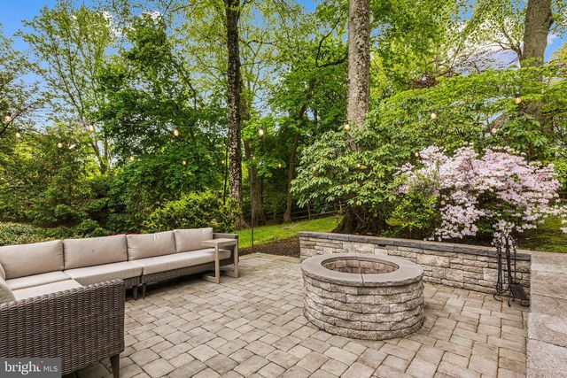 2114 GREENBRIER DR, Villanova, PA 19085