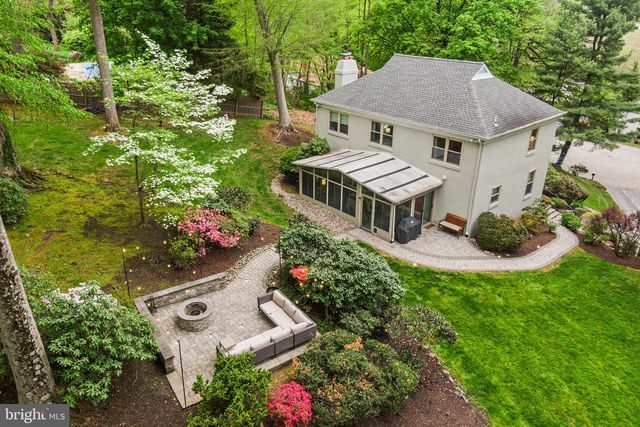 2114 GREENBRIER DR, Villanova, PA 19085