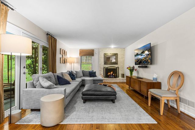 2114 GREENBRIER DR, Villanova, PA 19085