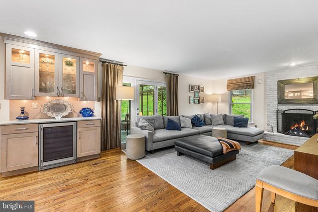 2114 GREENBRIER DR, Villanova, PA 19085