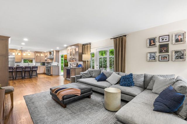 2114 GREENBRIER DR, Villanova, PA 19085