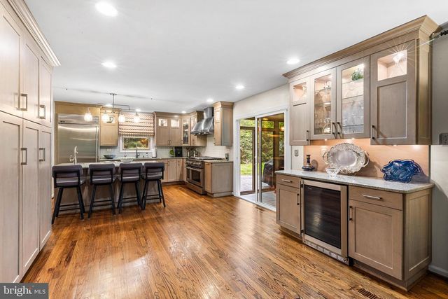2114 GREENBRIER DR, Villanova, PA 19085