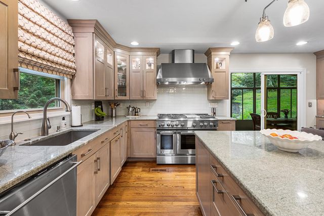 2114 GREENBRIER DR, Villanova, PA 19085