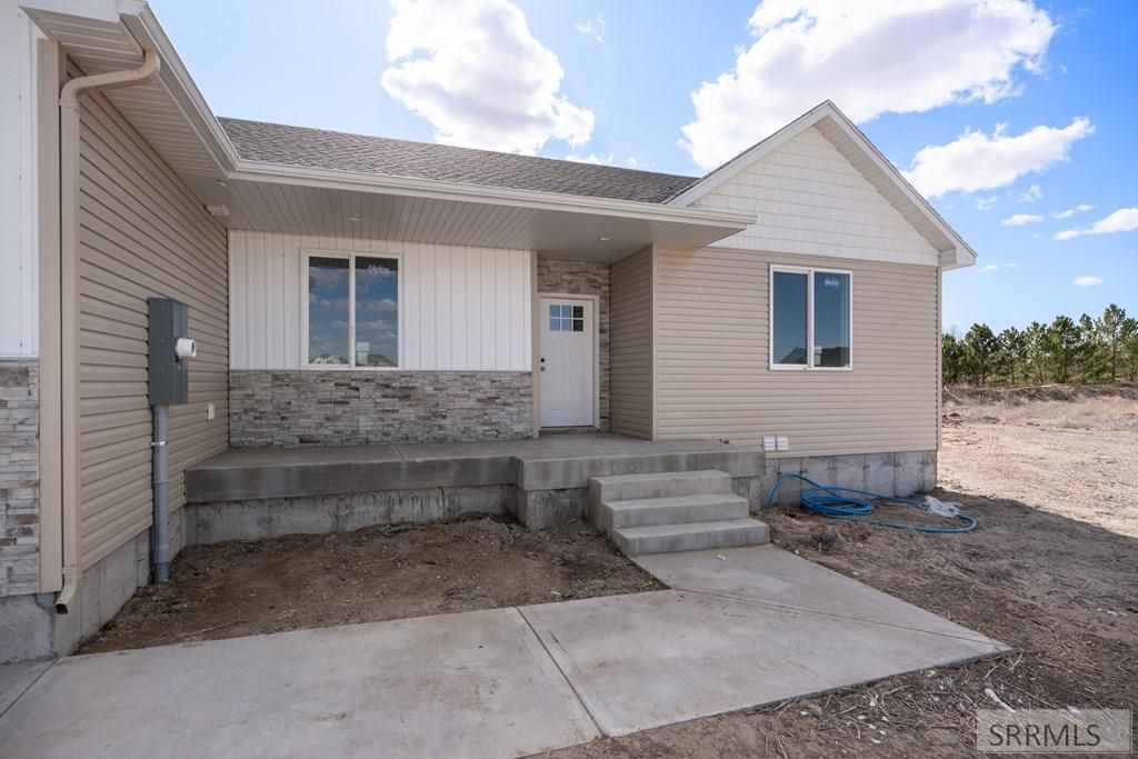 Image 4 of property listing at 97 N Hillside Road, Rigby, ID 83442