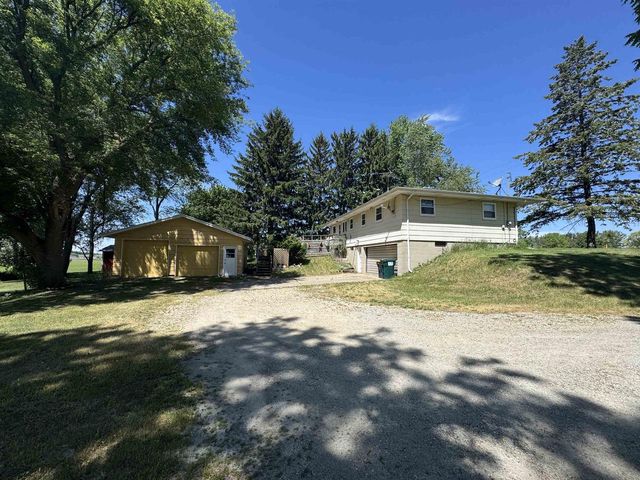W2023 State 44 Road, Markesan, WI 53946