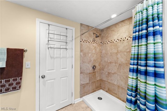 2591 Fenwick Road, University Heights, OH 44118