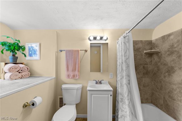 2591 Fenwick Road, University Heights, OH 44118