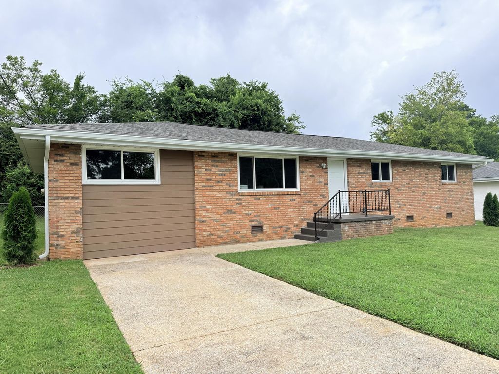 13 Phillips Drive, Fort Oglethorpe, GA 30742