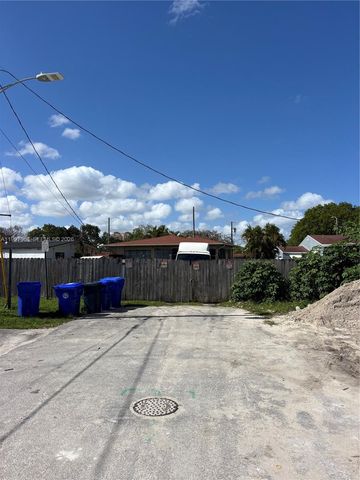 3180 SW 26th St, Miami, FL 33133