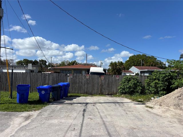 3180 SW 26th St, Miami, FL 33133