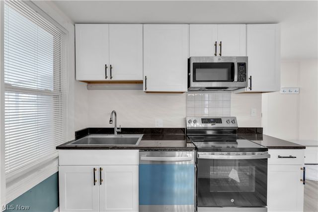 3024 Vega Avenue, Cleveland, OH 44113