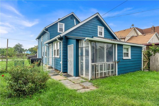 3024 Vega Avenue, Cleveland, OH 44113