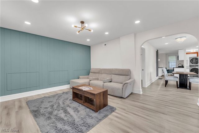 3024 Vega Avenue, Cleveland, OH 44113